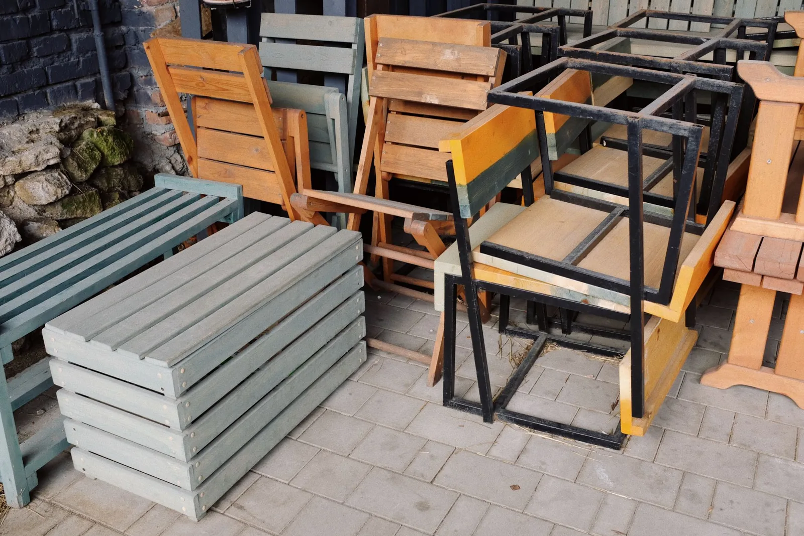 Outdoor storage bench ideas for patio seating